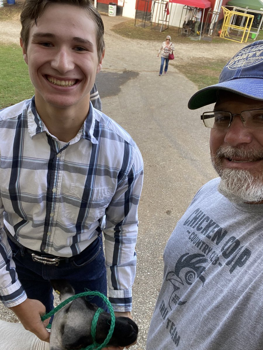 GalesCoachGoss's tweet photo. Wishing Savannah, Casey, and Xavier the best as they show their lambs at the Fairfield County Fair. Gales representing in the agriculture world. @LHSGalesOffice #granvillepike https://t.co/lS6M5r3TaL