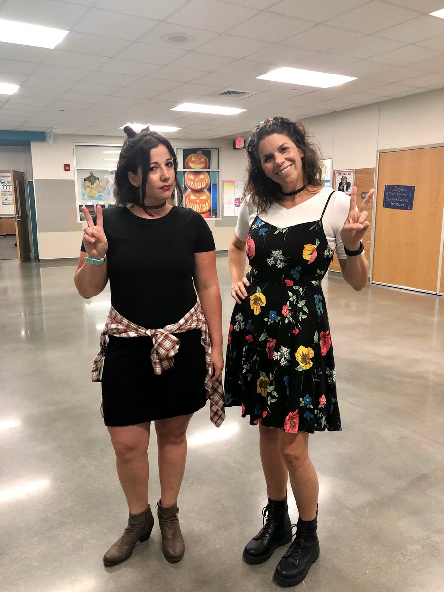 kelly_looman's tweet photo. 90s Day and we are here for it!!! #LiveSDMS #homecomingweek @mskelly6th https://t.co/4IZKr9LvoV