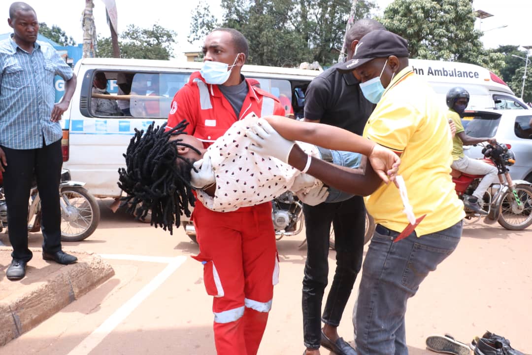 UgandaRedCross's tweet photo. Uganda Redcross works in close coordination with @MinofHealthUG @PoliceUg @KampalaTraffic to respond to road traffic accidents.

In case of any RTAs, Please contact Us via the Toll Free ☎️ 📲 0800211088
An emergency responder is on Call to support you.

#EMSSimulation 
#EMS https://t.co/MY7lgvUE4W