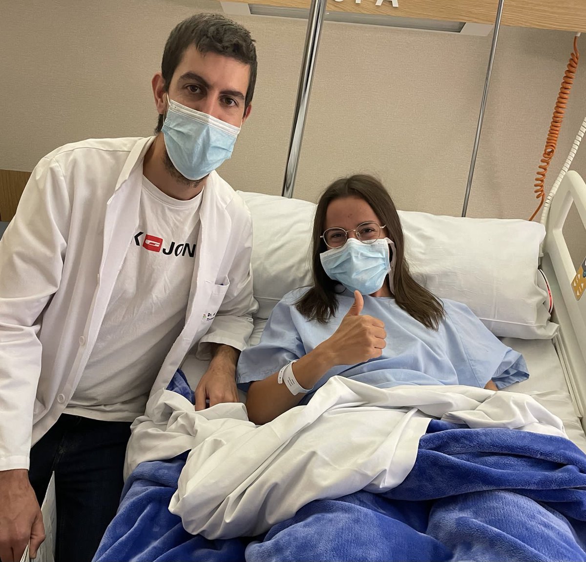 .<a href="/AinhoaLopez13/">Ainhoa López</a> jugadora del <a href="/DUXLogrono/">DUX Logroño</a> 🔴🔴
ha sido operada con éxito de la rotura del ligamento cruzado 🦿 que sufrió hace unas semanas mientras entrenaba

Mucho ánimo ya queda un día menos para verte de vuelta 💪💪😃

#wosomagazine🧩 #RetoIberdrola  #GoDUX