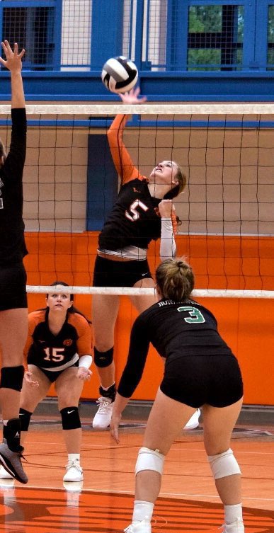 🎉Congratulations to junior Caroline Diels who earned her 500th career kill in last nights match against Goshen🎉

This season Caroline has recorded 148 kills, 38 service aces, and leads the team in assists with 280. 

Congratulations on your 500th career kill <a href="/cjdiels/">caroline</a> 🏐👏🏻🧡