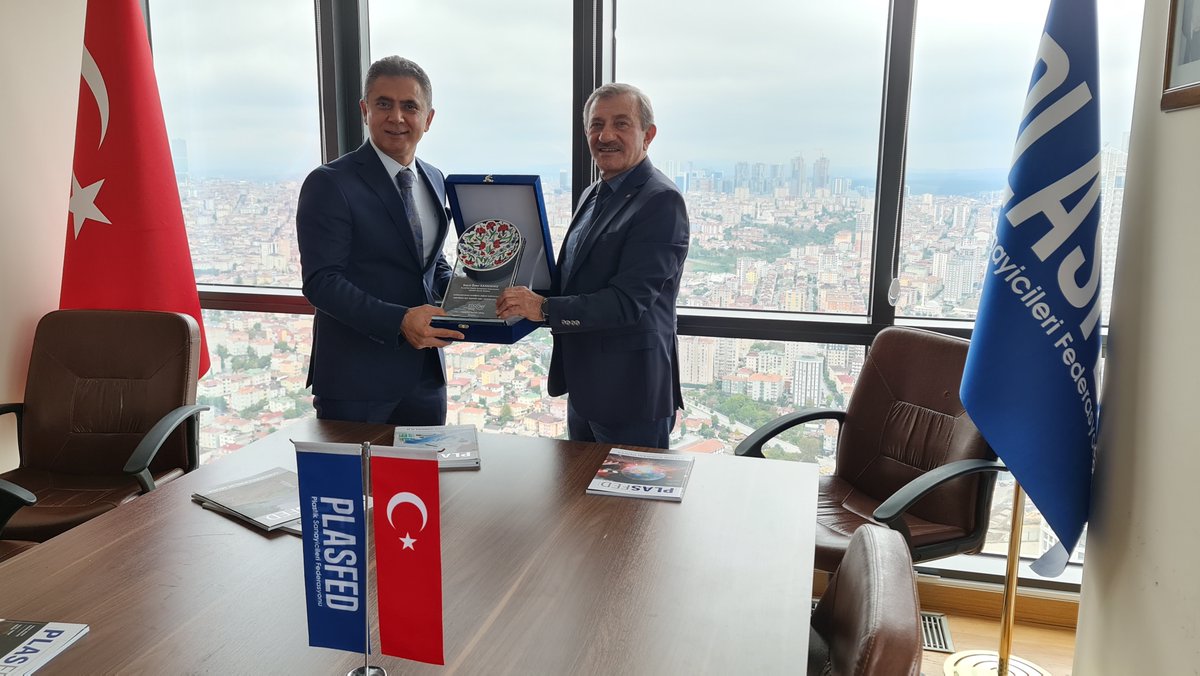 plasfed's tweet photo. 13 Ekim 2021 tarihinde EVFED – Ev ve Mutfak Eşyaları Federasyonu Başkanı Sayın İsmail ERDOĞAN ve ZÜCDER – Züccaciyeciler Derneği Yönetim Kurulu Başkanı Sayın Mesut ÖKSÜZ federasyonumuza nezaket ziyaretinde bulundular.
#plasfed #evfed #zücder #plastiksanayicilerifederasyonu https://t.co/UE6eQmn6cM
