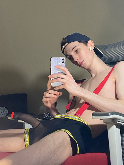 Ready to put my hose to work 🥵😈 https://t.co/fSHMKKgi5d