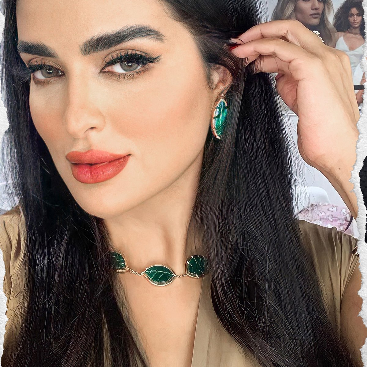 MahaAlSibai's tweet photo. الإعلامية الجميلة ولاء الفايق تتألق بارتدائها هذه المجوهرات من مجموعة حكاية الياسمين ضمن تغطيتها لمعرض إكسبو 2020 على تلفزيون دبي. 

#mahaalsibai #expo #Expo2020Dubai #Dubai #DubaiExpo https://t.co/7O21E9h5jq