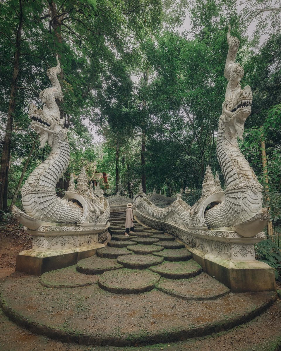 chanya_nath's tweet photo. “ยกให้เป็นวัดที่สวยที่สุดในใจผมในเชียงใหม่เลยครับ”
วัดหลวงขุนวิน เป็นวัดเก่าแก่ตั้งอยู่ที่ ตำบลดอนเปา อำเภอแม่วาง จังหวัดเชียงใหม่ มีอายุยาวนานมากว่า 700 ปี และมีประวัติความเป็นมาที่ไม่ธรรมดามากๆ 
เปิด 8:00-17:00 (ควรรีบลงมาก่อนมืด เพราะทางเปลี่ยวและชัน)
#เชียงใหม่ #วัดหลวงขุนวิน https://t.co/WnbkMdIXb3