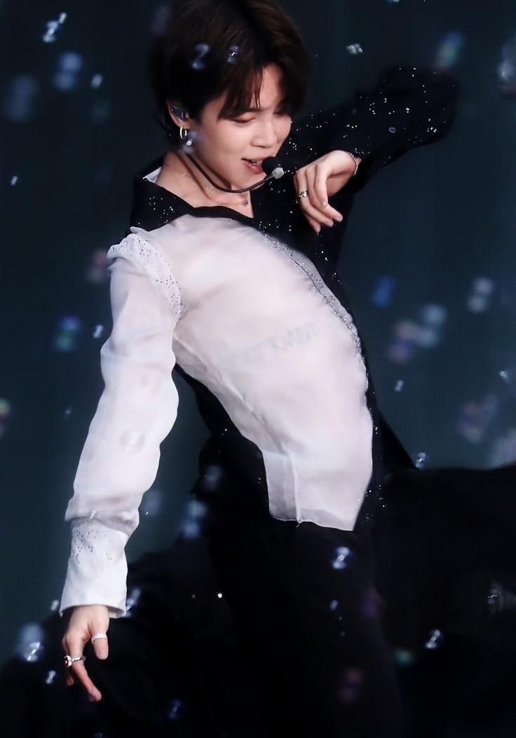 Maraim86812895's tweet photo. Park jimin the great dancer, You're perfect and perfect.❤❤
#HappyBirthdayParkJimin 
#HappyBirthdayJimin 
@BTS_twt https://t.co/kIbuqPqNaf
