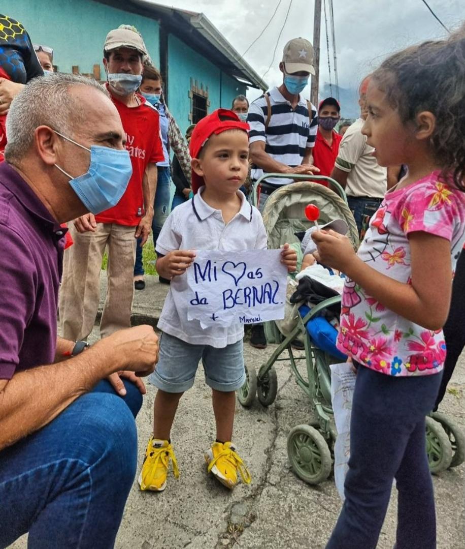 Gracias <a href="/FreddyBernal/">Freddy Bernal</a> por su amor, entrega y esperanza al pueblo del Táchira.
#ClapAmemosAlTáchira 💛🖤❤️ 

<a href="/NicolasMaduro/">Nicolás Maduro</a> <a href="/Juntosxtachira1/">Juntos por Táchira</a> <a href="/BermudezJoseA/">Bermúdez José</a> <a href="/TrompizCarlos/">Carlos Trompiz</a> <a href="/arguelloyepfri/">Yepfri Arguello</a> <a href="/PartidoPSUV/">PSUV</a>
