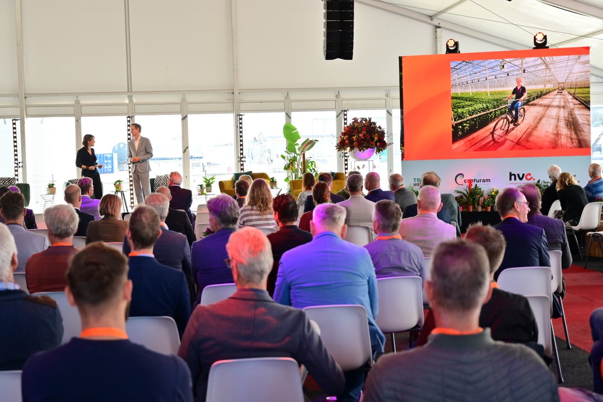 Today Talkshow in Naaldwijk! Tussen de gerbera’s, paprika’s en orchideeën bekrachtigen we de vruchtbare samenwerking tussen initiatiefnemers, financiers, partners en 54 Westlandse glastuinbouwbedrijven. #triaswestland #aardwarmte #samenwerken