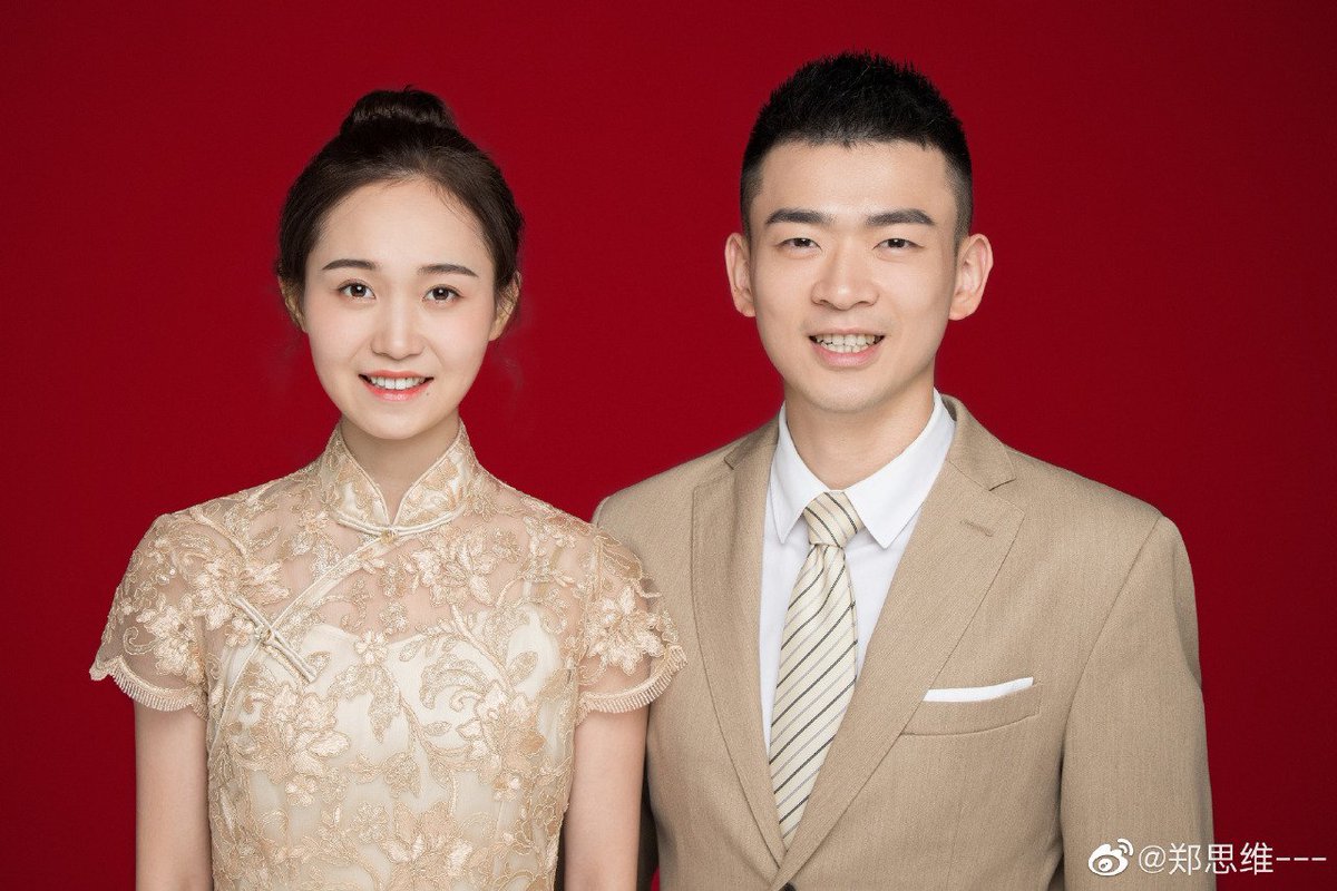 BadmintonTalk's tweet photo. Zheng Siwei and wife registered their marriage today. Congratulations to both of you!

📷: Siwei's Weibo https://t.co/bn4QqkKvtL