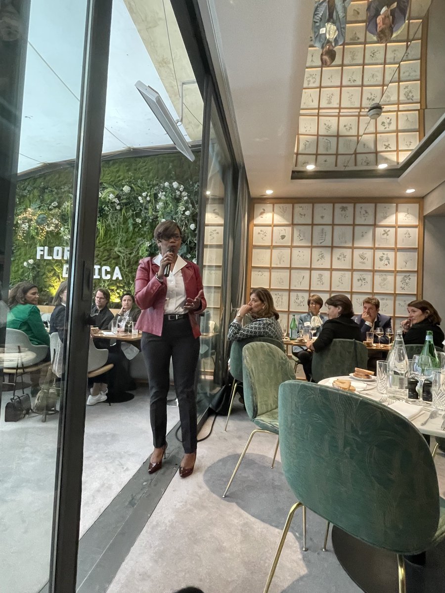 Ravie de participer au déjeuner #womeninfinance. De belles rencontres, de l’énergie, de l’envie ! Merci ⁦<a href="/LNizri/">Laurent Nizri</a>⁩ pour l’invitation et pour ce bon moment IRL 🙏