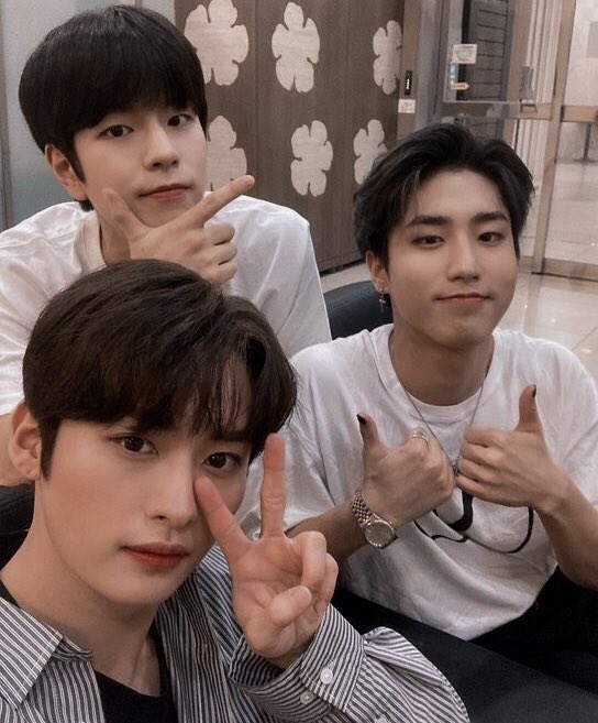 ⠀ ͏͏͏͏͏͏⠀ 
⠀ ͏͏͏͏͏͏⠀         behind the scenes au
                   a special chapter.⠀

⠀ ͏͏͏͏͏͏⠀