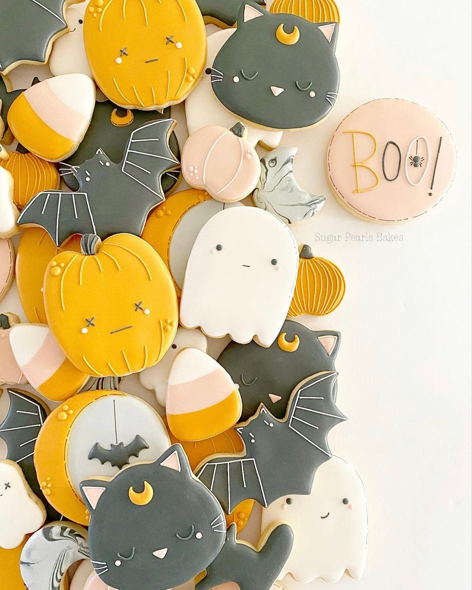 The most darling cookies by  📸 @sugarpearlsbakes
I want to learn to make carmels this year. If you have a tried and true recipe please send it! What is your favorite thing to make this time of year?
.
.
.
.
 #Farmhouse #farmhousesignsandsayings #letterboards #signsofinstagram