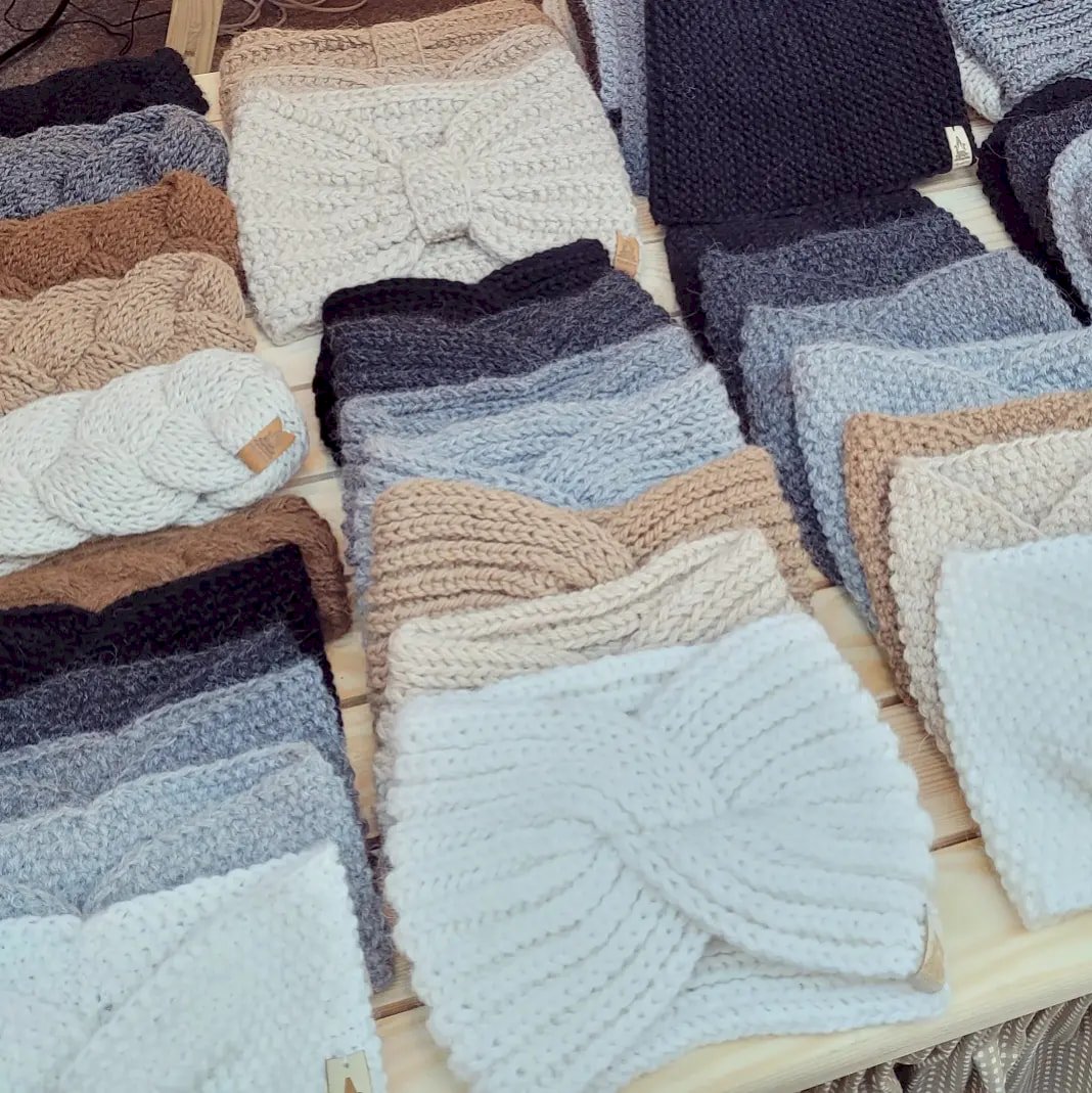 Alpakino2's tweet image. Tak było! #jestemslow w Elektrownia Powiśle !!! 🥳
Jak widzicie oprócz ręcznie robionych przez nas czapek i opasek, mamy w ofercie również wyjątkowe peruwiańskie szale i rękawiczki. Wszystko z najcudowniejszej wełny 100% alpaka 😍