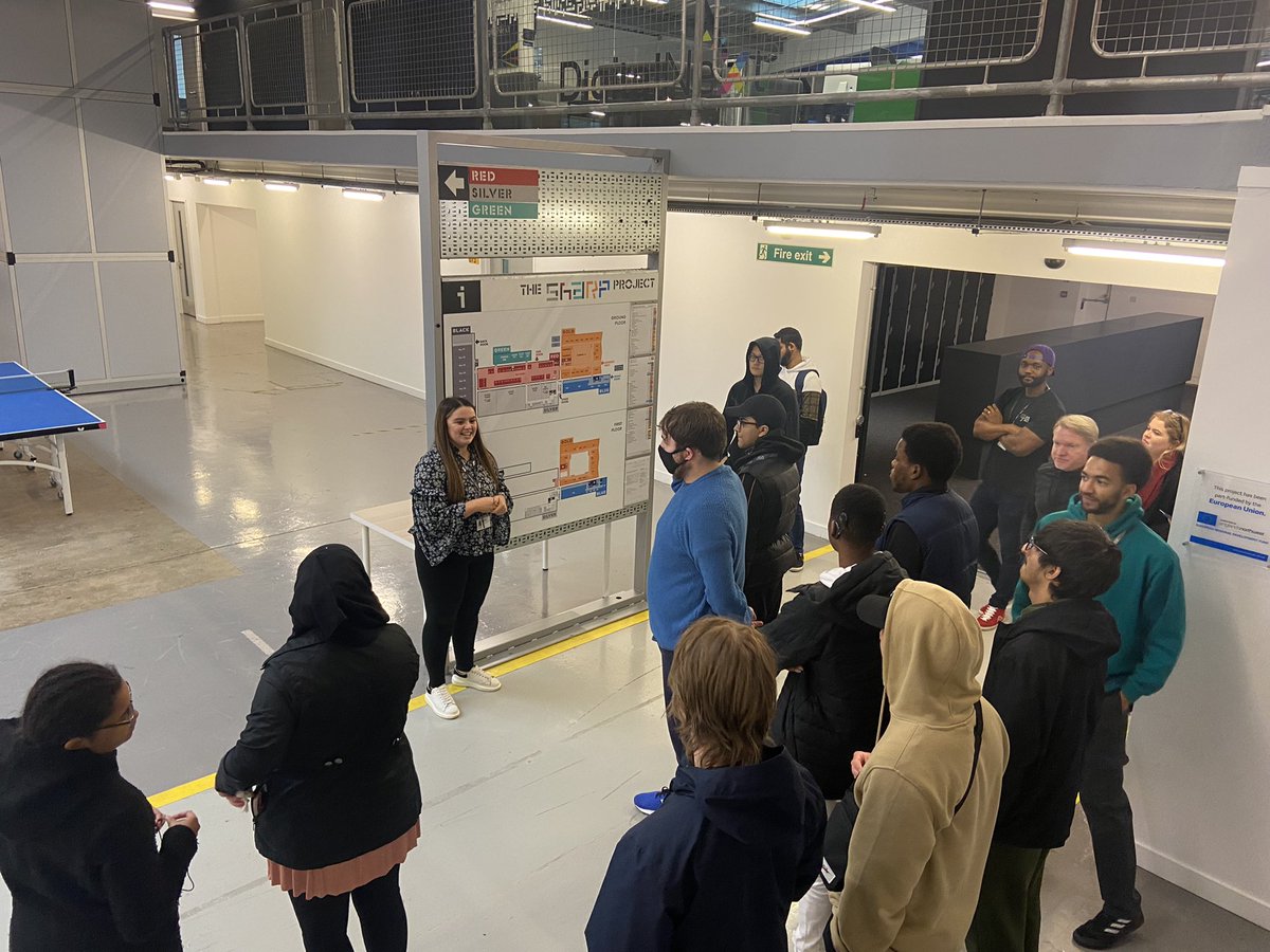 SharpFutures's tweet photo. We enjoyed welcoming @TheMcrCollege to @sharpproject through @FreshrbCIC this morning
#SharpFuturesDiscover member Amy toured the group around the building & spoke about Manchester’s creative digital sector before the group had a video production workshop with @FreshrbCIC https://t.co/JbMua2T0e9