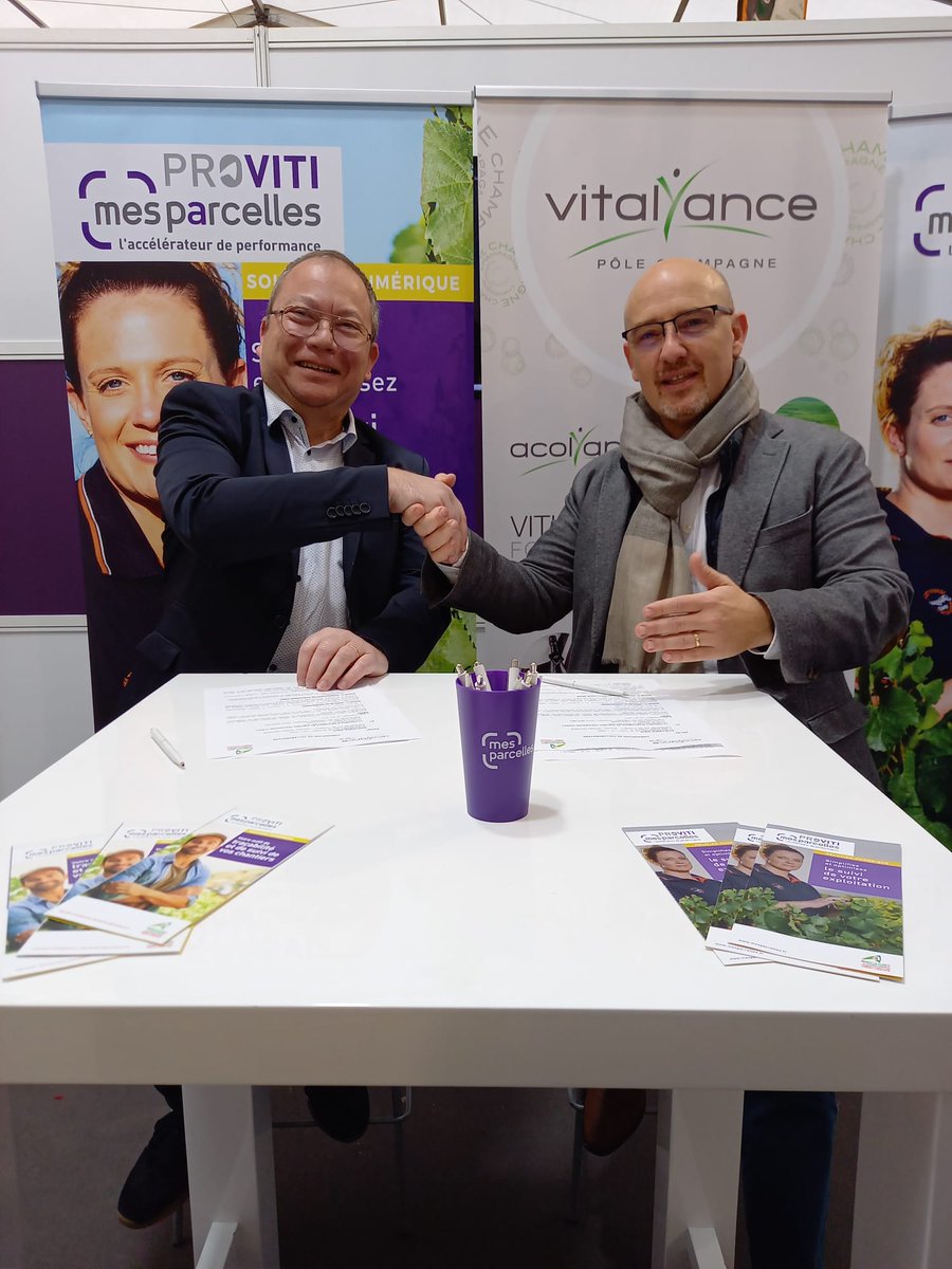 ChambreAgri51's tweet photo. #VITeff, signature d'un partenariat entre les Chambres d'agriculture du Vignoble champenois et Acolyance Vigne pour le déploiement de l'outil @MesParcelles_ Une solution numérique choisie pour accompagner les clients de l'entreprise dans les démarches de #certification https://t.co/4hd4xgiT3W