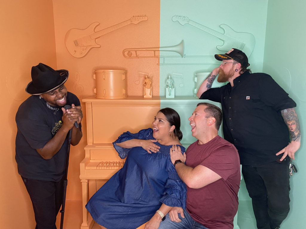 KBTXRusty's tweet image. New ‘selfie museum’ opening today in College Station called @KindaCandid on Harvey Rd behind The Tap.