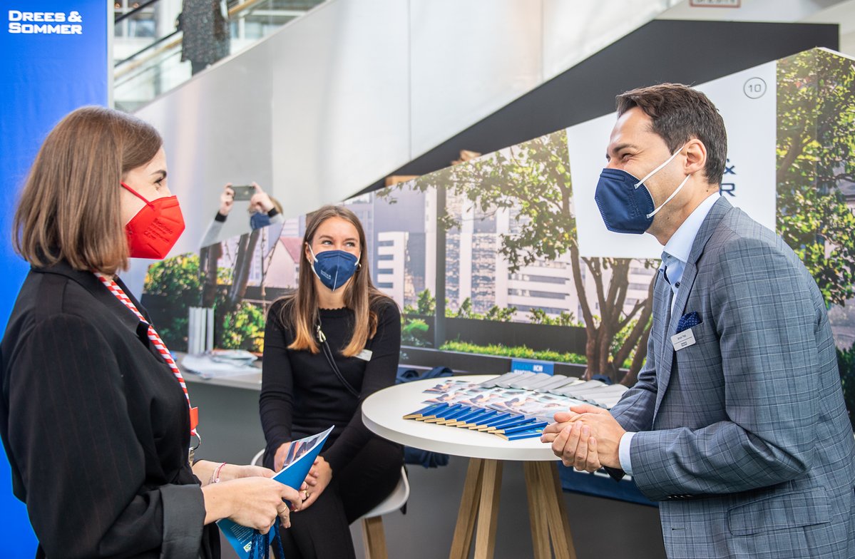 EXPOREAL_Munich's tweet photo. 1,198 exhibitors from 29 countries, 19,200+ participants from 52 countries – 3 days EXPO REAL in the spirit of the upswing! 🚀

Read the final report on our website: https://t.co/0uaSDmdIVN

&amp; 📅📌 Save the date: The next #EXPOREAL edition will take place from October 4–6, 2022. https://t.co/vFaR6lmj0d