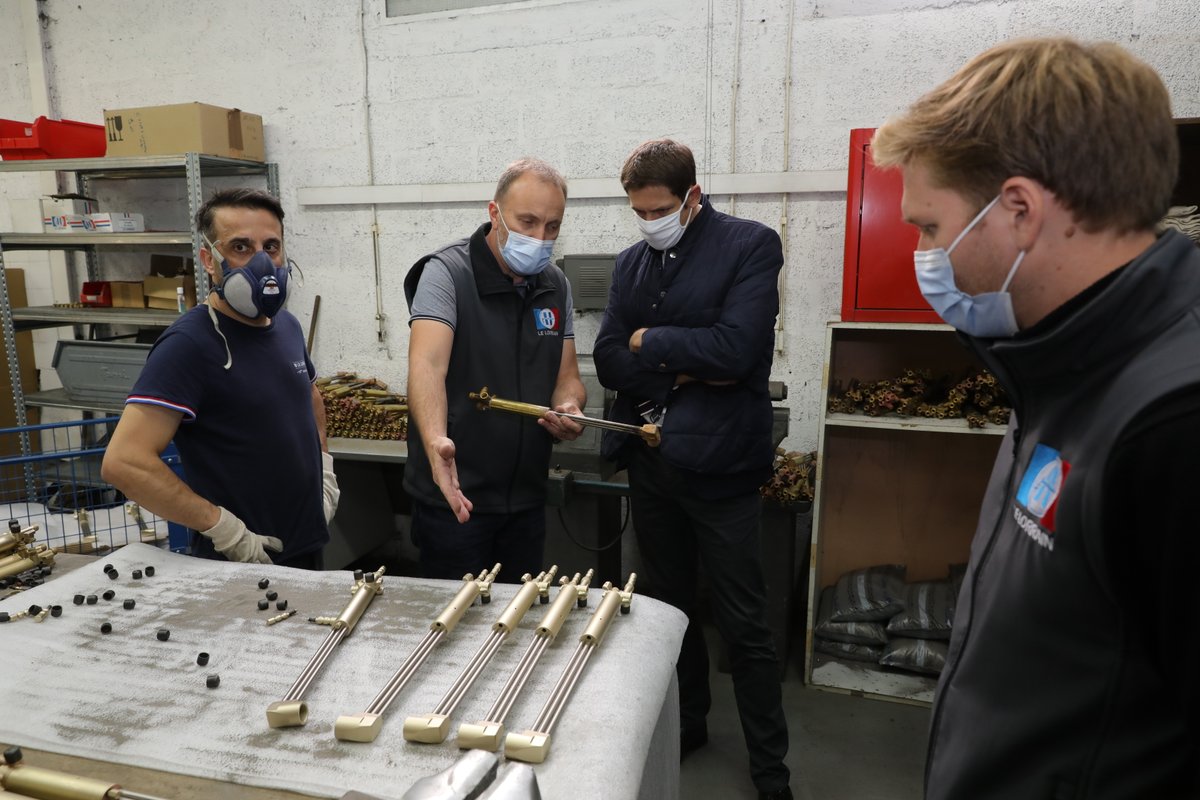 Prefet54's tweet photo. Julien LE GOFF, secrétaire général de la préfecture 54, visite @LeLorrain_Hpx à NANCY. Lauréate du guichet #industrie du futur, l'entreprise bénéficie d'une aide de l'État pour ses investissements d'#innovation industrielle (transformation numérique et digitale). https://t.co/hkvUV58oCH