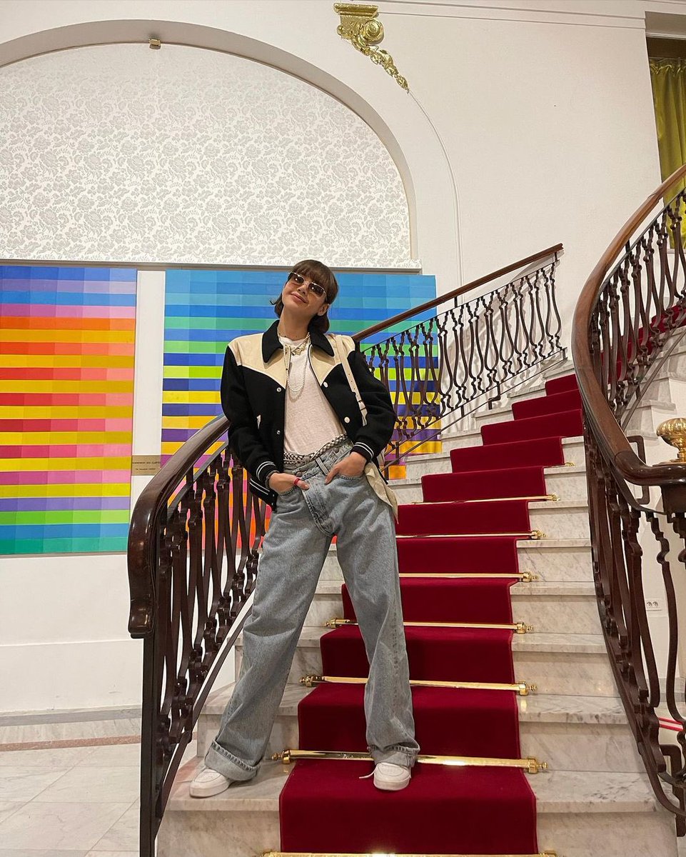 _Lisastagram's tweet photo. [INSTAGRAM CAROUSEL] lalalalisa_m: 

https://t.co/UfGLJ5wecZ (4P) #lisastagram https://t.co/F50XnGaKPC