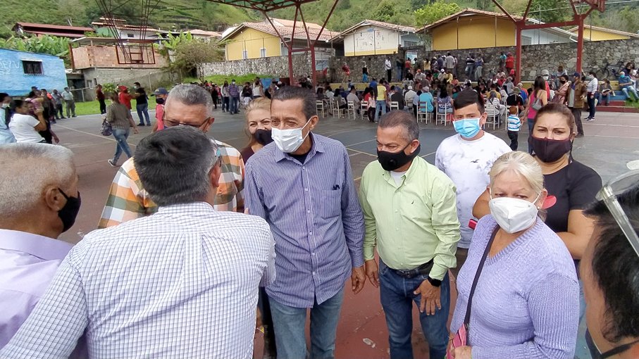 CompasInforma's tweet photo. Edgar Márquez: “El gobernador nunca apoyó al bloque de alcaldes opositores de Mérida” https://t.co/LZ5nz9lndq https://t.co/N4jASmMFe2