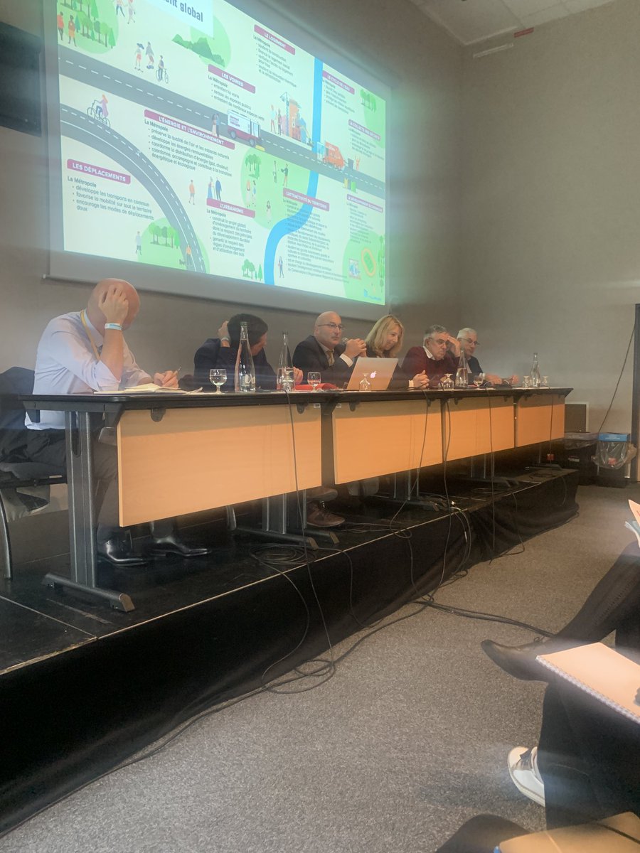 PascalFortoul's tweet image. C’est parti pour l’AG de l’ADGCF à Clermont-Ferrand. 200 directeurs généraux autour ⁦@YvonicR⁩ ⁦@l_AdCF⁩ ⁦@l_ADGCF⁩ ⁦@davidlebras⁩