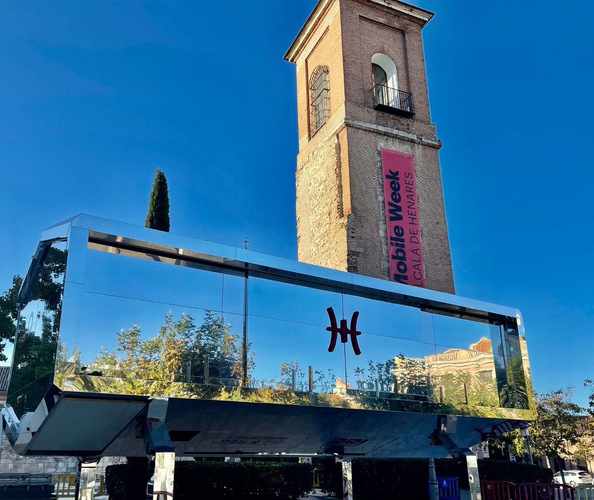Mobile_Alcala's tweet photo. 💥 La casa de Marte de Cyberhut de Astroland ya está instalada en la Plaza de Cervantes.

🦾 ¡Comienza la cuenta atrás! 🚀 ¡Este fin de semana despegamos! Ha llegado el momento de traspasar la pantalla 📺 

⚠️ No olvides apuntarte a las actividades. https://t.co/Gm1N35jAvv https://t.co/rxCdPllSGi