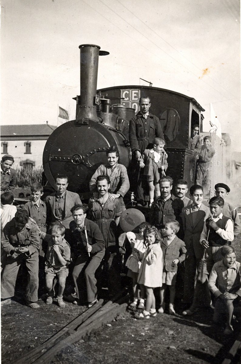 arxiusantadria's tweet photo. 📸Antiga locomotora de la fàbrica de vidre CELO de #SantAdrià de Besòs, en funcionament entre els anys 1942 i 1963. Un testimoni ben interessant del nostre passat industrial conservat al @mferrocarrilcat https://t.co/O3BedARcxe