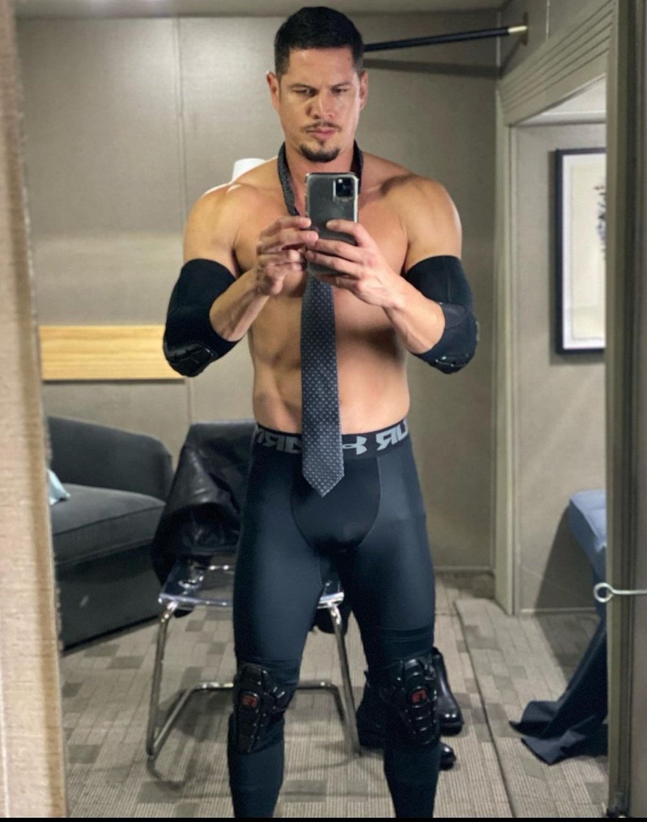 PardoHeaven's tweet photo. Still in shock over this photo 🤯 I can't wait to see what he's working on next!!! Hopefully we can watch him on the big screen again. 
📸 #JDPardo Instagram https://t.co/vz3o2n4eel