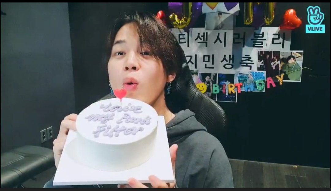 Chimmy45077378's tweet photo. My birthday boy are so cute in ponytail
#HappyJiminDay
#HappyBirthdayJimin
#BornSingerJimin
#ItBoyJimin
#HitsMakerJimin
#StageCommanderJimin
#StageGeniusJimin
#OurCalicoCat https://t.co/MhhuUwVnV9