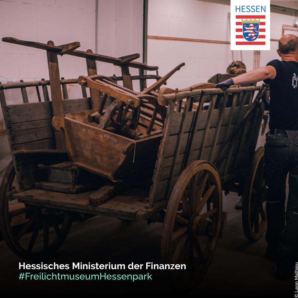 FinanzenHessen's tweet photo. Gestern fand die feierliche Eröffnung des Magazinanbaus im #Freilichtmuseum #Hessenpark statt. StS Dr. #Worms übergab gemeinsam mit dem Direktor des Landesbetriebs Bau und Immobilien Hessen (#LBIH) Thomas Platte symbolisch den Schlüssel an den Museumsleiter Jens Scheller. https://t.co/aLM2ZGKvDP