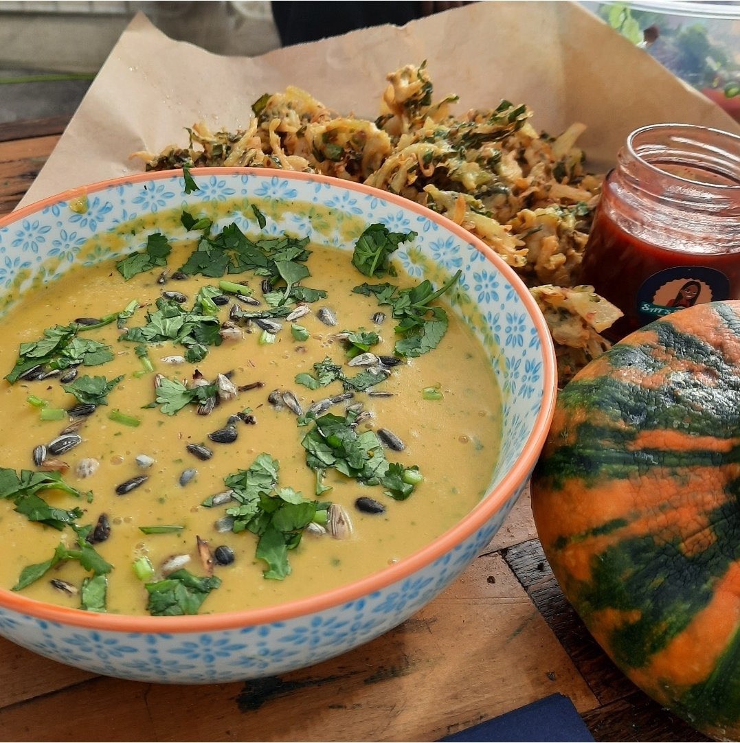 What an honour to have @SafTastic_SK up on our roof today, making spiced #pumpkin 🎃 soup with @GreenRoofMK’s #homegrown produce 🌱

It doesn’t get much fresher than that!! 

#greenroof #urbangrowing #sustainability #roofgarden #outdoorkitchen #streetfood #localproduce #lovemk