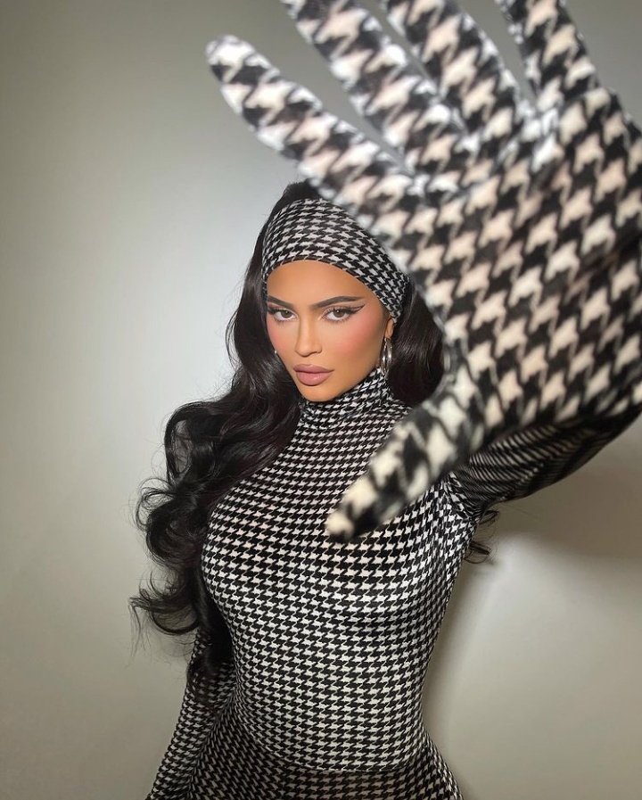 Kyliejener800's tweet photo. π€π€ #kyliejenner #kyliemakeup #kylieinstagramstory #kylieinstagram #kyliejennerfans #kylienails #kylieoriginal https://t.co/f7AMMdIapo
