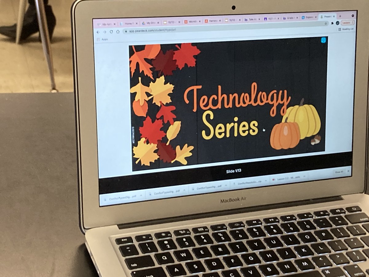 Another <a href="/IS75Paulo/">IS 75</a> teacher leader led New Teacher Workshop in the books👏.  This time, a Technology Series on purposefully integrating tech into the classroom.   Learning together is powerful.<a href="/KenZapata75/">Ken Zapata</a> <a href="/dmartinson13/">Danielle Martinson</a> @SIBOD31 <a href="/NYCTCP/">Teacher Leadership NYC Public Schools</a> <a href="/BlacktonMrs/">Mrs. Blackton</a> <a href="/MrsPampillonio/">Mrs Pampillonio</a>
