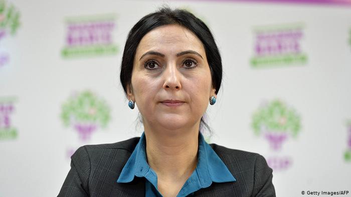 Figen Yüksekdağ: Her darbenin, diktanın, tek adam faşizminin bir ömrü vardır

☑️Siyasi iktidar kendi varoluşunu HDP’nin yok oluşu stratejisine bağladı. Saldırıyor ama diğer tarafta çok hazin bir güçsüzlük, çaresizlik hikayesi var...
<a href="/vedatyeler_/">Vedat Yeler</a> röportaji
nupel.tv/figen-yuksekda…