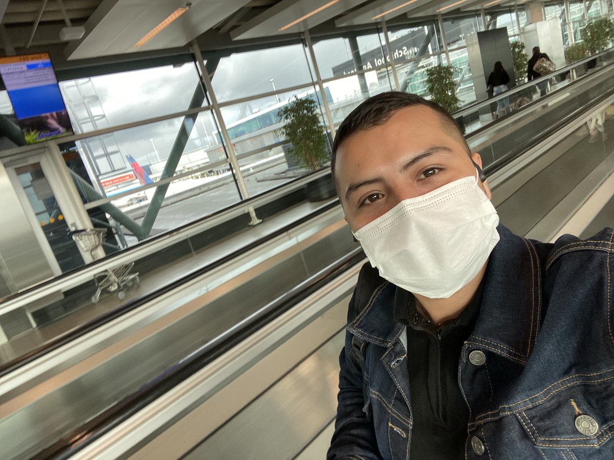Gabriel10773543's tweet photo. En tránsito por Ámsterdam, El Reino de los Países Bajos es una economía importante de la Unión Europea, su aeropuerto uno de los más representativos de la región, es una maravilla!. https://t.co/MM8oMCFbH5