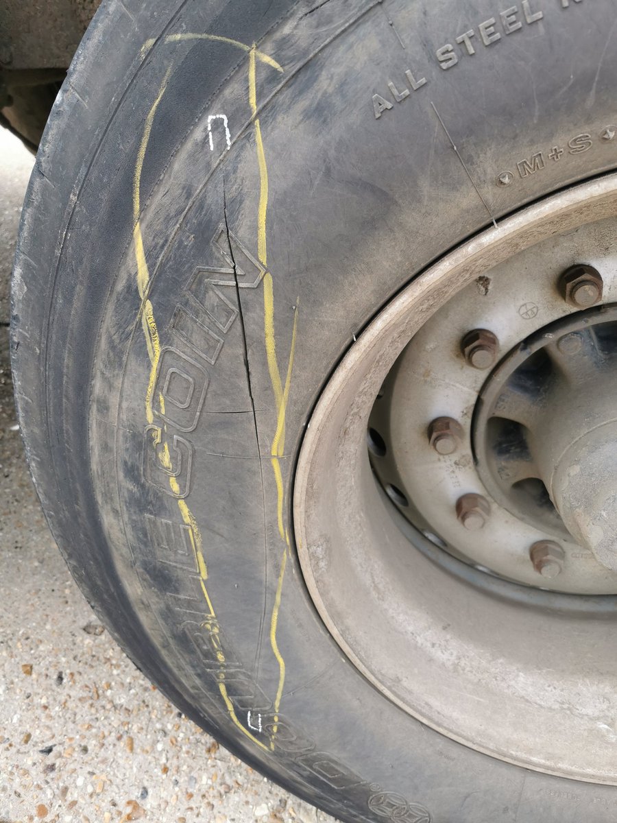 NSRAPT's tweet photo. This vehicle was stopped by us on the @NorfolkPolice @SuffolkPolice border.

Serious defects were identified throughout the vehicle including defective brakes, cuts in 2 tyres, loose wheel nuts and defective lamps.

@tilly_trailer #safetowing #dailychecks #1826/845/190/713 https://t.co/A5jwOlFB4C