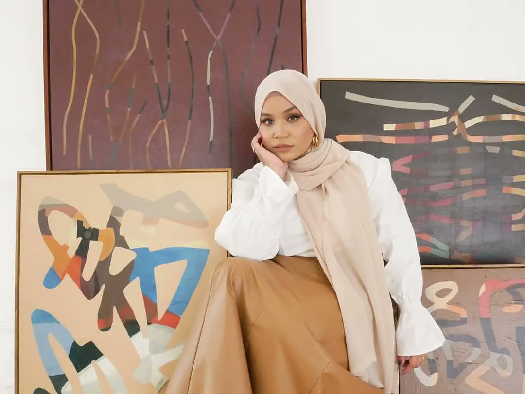 Hi everyone, my name is Aishah and i'm a contemporary artist based in Malaysia. This is a thread of my artwork (available &amp; sold)

Feel free to dm me for further inquiries.

Thank you!

IG &amp; FB: @ aishahamin.art 
 instagram.com/aishahamin.art…

#ArtistOfMalaysia