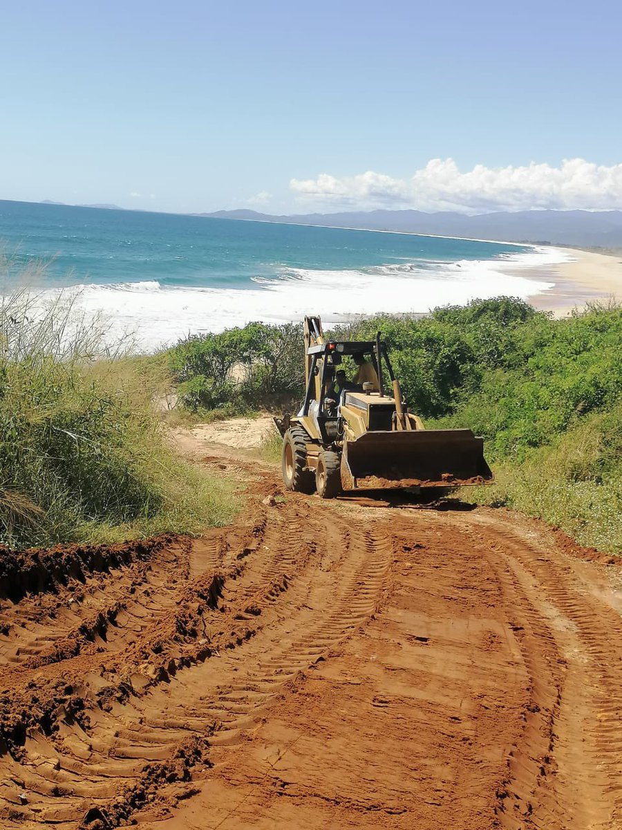 MarcoGEscamilla's tweet photo. Listo el acceso a unos de los mejores miradores del país, Punta Colorada.         Ayúdanos a conservar el medio ambiente no arrojes basura, recuerda que Puerto Escondido fue declaró por la revista Time, como el 6º mejor destino turístico de América Latina. https://t.co/i7XAJD53b4
