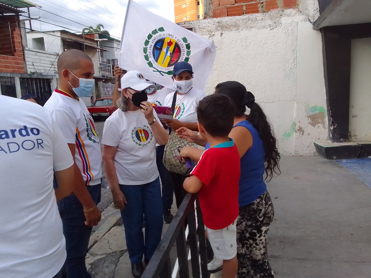 elioamedinab's tweet photo. Aragua y Girardot se Convertirán en la Referencia Nacional de Buena Gerencia y Bienestar Colectivo con @mriverom y @Luisemartinezh . Este #21nov Vota Diferente. Vota Blanco 🏳️ https://t.co/XsV4004Sso