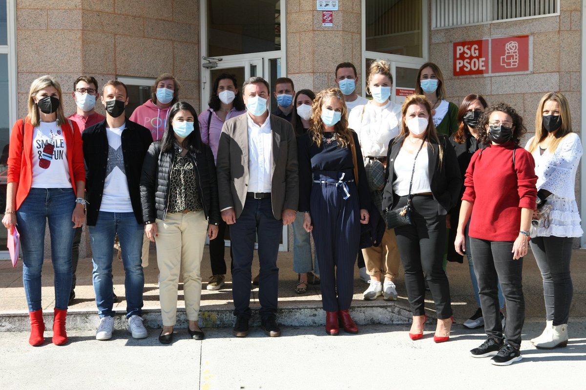 ValentinFormoso's tweet photo. Presentamos o máximo de avais permitidos para as #PrimariasPSdeG. 

🌹Grazas a tod@s os que avalastes a nosa candidatura, que ten como obxectivo impulsar un cambio de modelo no @PSdeG que nos permita construir unha alternativa progresista ao PP en Galicia
https://t.co/LCONu3BAdi https://t.co/J7KXYsN9Zg