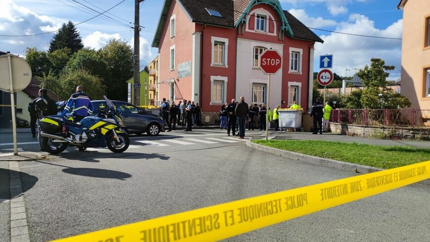 FranceNews24's tweet photo. 🔴 INFO - #FaitsDivers : Un homme armé qui avait pointé son arme en direction des gendarmes a été tué par les militaires ce matin dans le centre-ville de #Danjoutin (Territoire-de-Belfort) à l'issue d'une course-poursuite, a-t-on appris auprès de la gendarmerie. https://t.co/6JuAyZfiBy