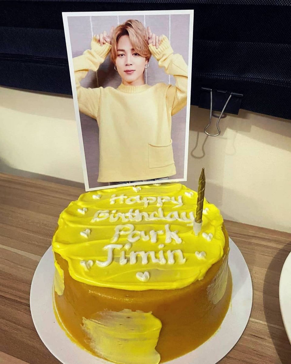 macacapil's tweet photo. Happy Birthday Jiminaaaaaa 💜💛

@BTS_twt https://t.co/LqIu9qJ1eE