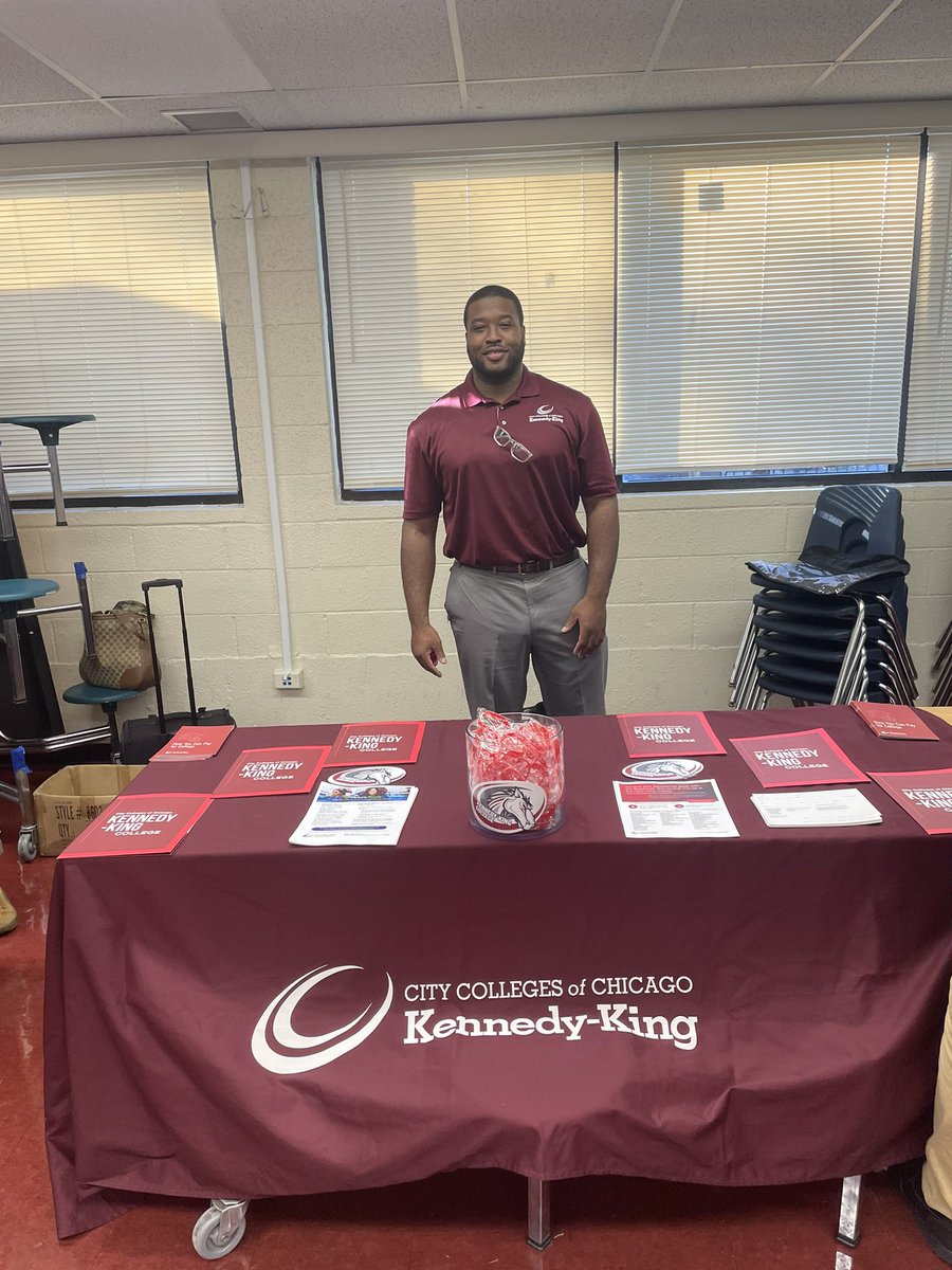 KKCRecruiterJG's tweet photo. Starting this Incredible Wednesday off by sharing programs, resources and opportunities available at @KK_College  at the Excel Academy Senior College Fair. 🐴 #KKCDifferenceMaker @KKCEnrollment @KKCADMISSION @KKCProjects https://t.co/I42ycjv2Et