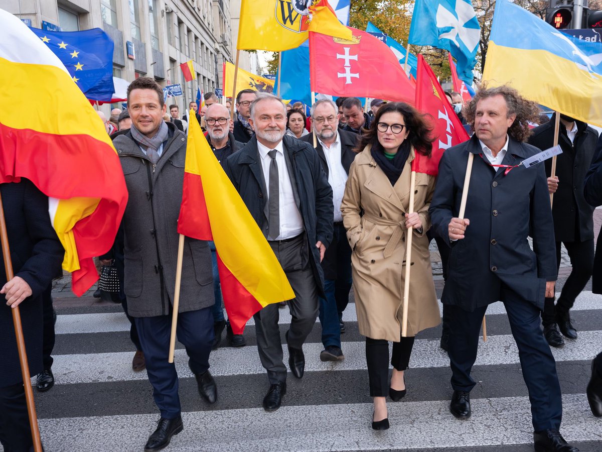 Razem po stronie naszych mieszkańców, a przeciw okradaniu lokalnych wspólnot! #polskirozklad #wobroniemieszkańcow #NaTwojKoszt