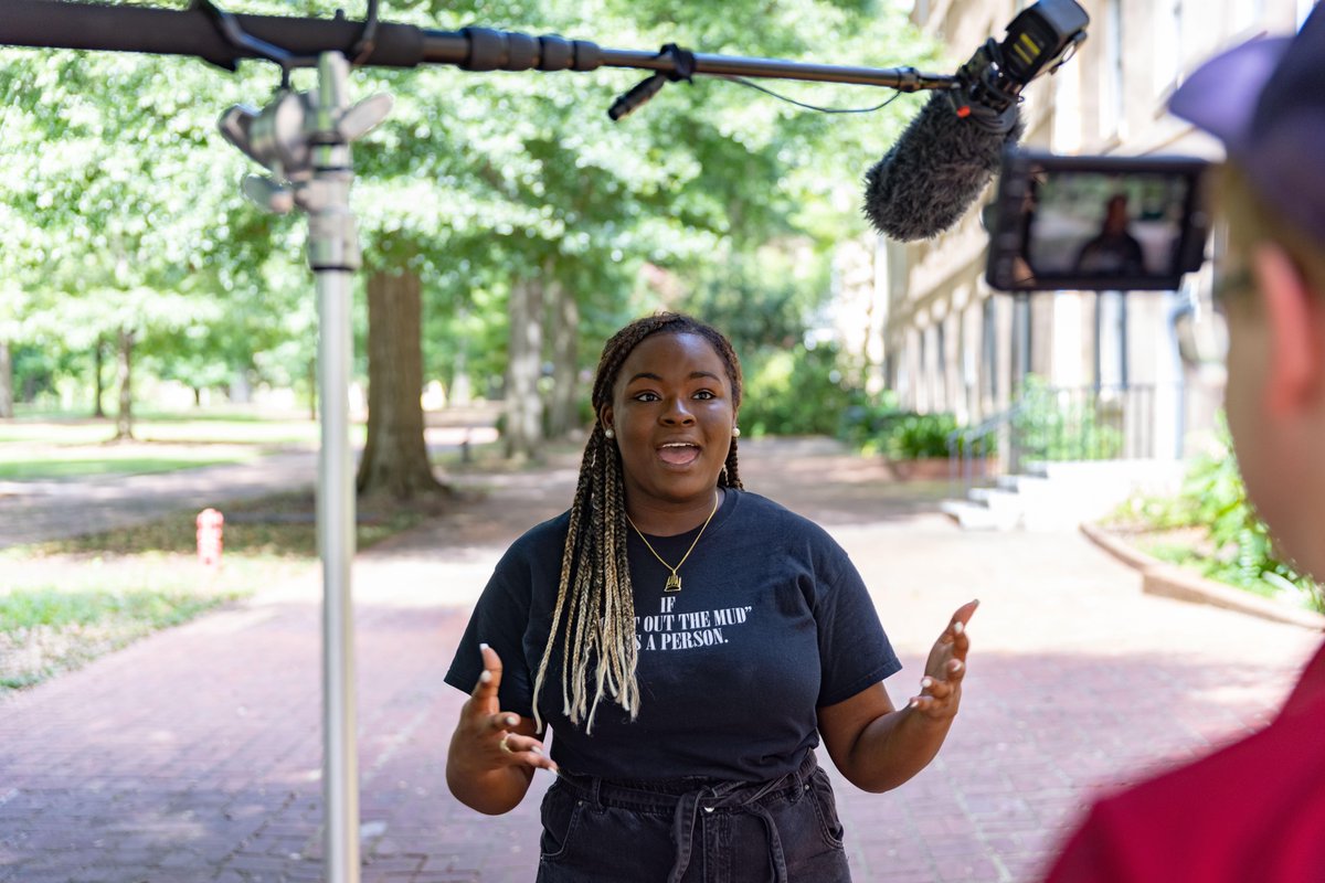 LenovoCanada's tweet photo. Meet @LyricSwinton, a social and political impact strategist encouraging individuals to find their voice. When meeting with her community, she takes along the lightweight #X1Nano for easy traveling. Check it out here: https://t.co/hUX3OVmdLI
#FacesofTech https://t.co/9SXRxqZVh3