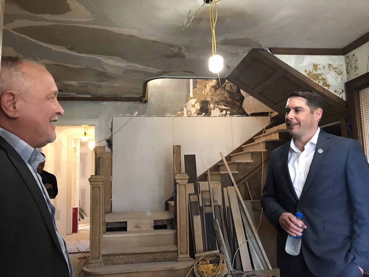 Syracuse1848's tweet image. NEIGHBORHOOD DREAM COMING TRUE @PathfinderBank invited neighbors and community leaders to its new branch under construction in a formally vacant West Onondaga St mansion. Mayor Walsh thanked Pathfinder for investing in a key neighborhood business corridor on the southwest side.