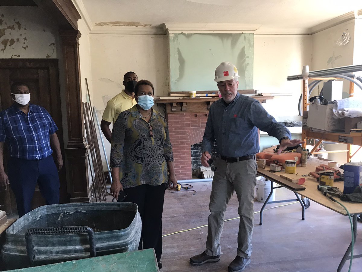 Syracuse1848's tweet image. NEIGHBORHOOD DREAM COMING TRUE @PathfinderBank invited neighbors and community leaders to its new branch under construction in a formally vacant West Onondaga St mansion. Mayor Walsh thanked Pathfinder for investing in a key neighborhood business corridor on the southwest side.