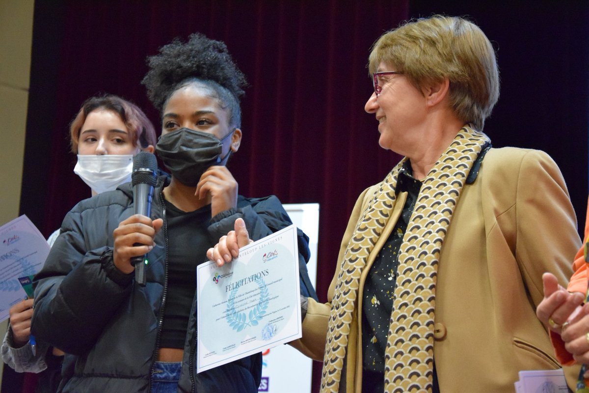 Ils ont reçu les félicitations de <a href="/CatherineArenou/">Catherine Arenou</a>, <a href="/finabath/">Fina B</a>, des conseillers municipaux Jean-Yves Gourvenec et Anne-Marie Chatelain en présence des copilotes de la Cité éducative Cathy Lamouille, Lydia Hugues déléguée du Préfet et Karine Bouscharain principale du collège Cassin