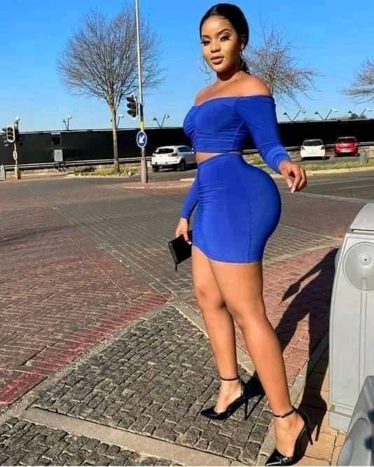Polo5908's tweet photo. Happy hump day π«πͺπ«
#BlackIsBeautiful #MelaninPoppin #AfricanGirlsKillingIt #CaribbeanBeauties #WagonWednesdays #Boxcy #Phatty #HipsAndThighs #ThickerThanASnicker #Thickems #LegsOnShow #SnatchedWaist #BlueDress #SunKissed #Curves #BigBooty #ThickGirlMagic #CatEyes https://t.co/0bpzaAJ7pp
