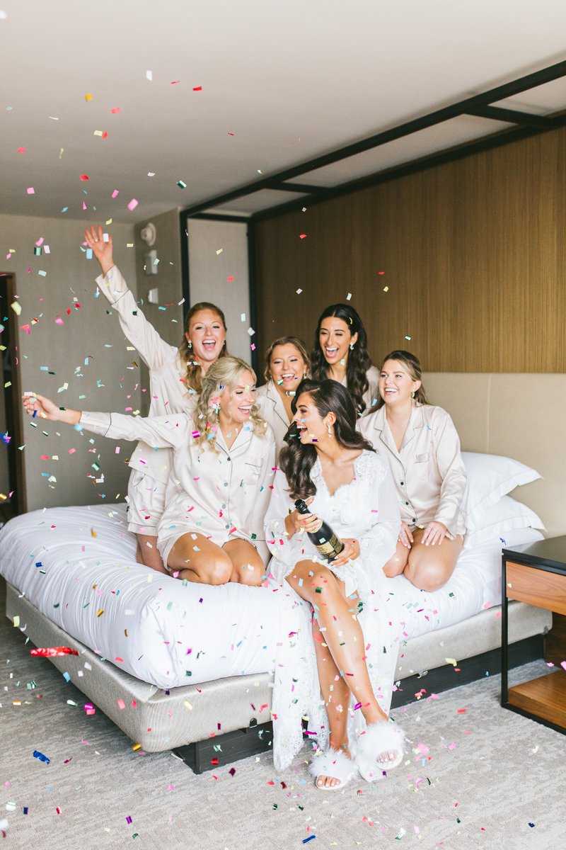 Happy Hump Day! 🐪🎉
#humpday #weddingphotos #bridesmaids